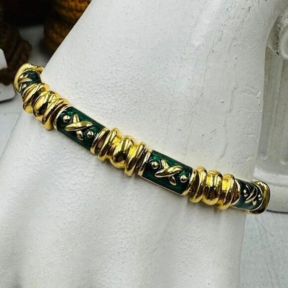 Joan Rivers Signed Vintage Gold Tone and Green Enamel Bracelet Snap Closure - Picture 2 of 10